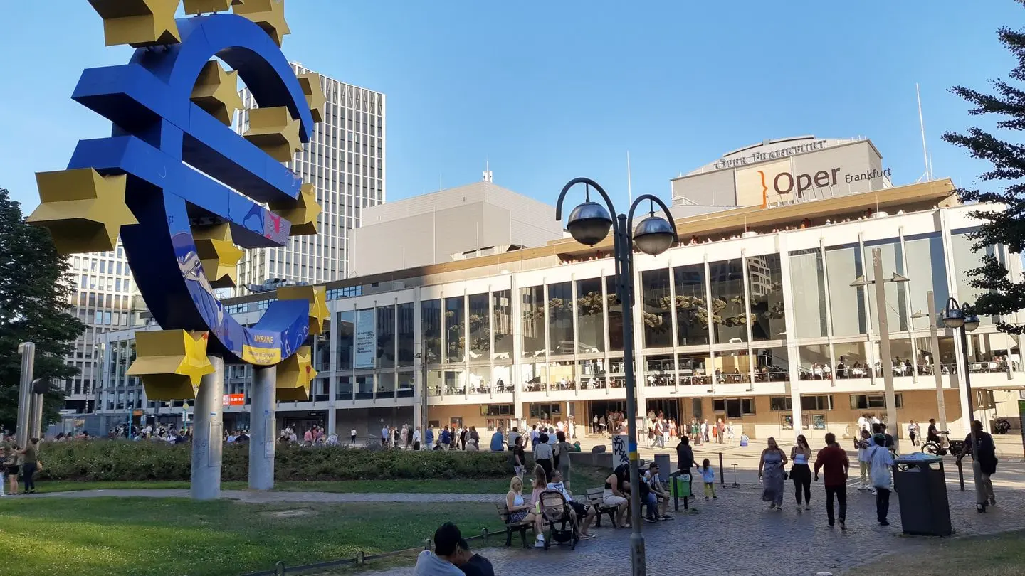 The euro sign sculpture in Frankfurt